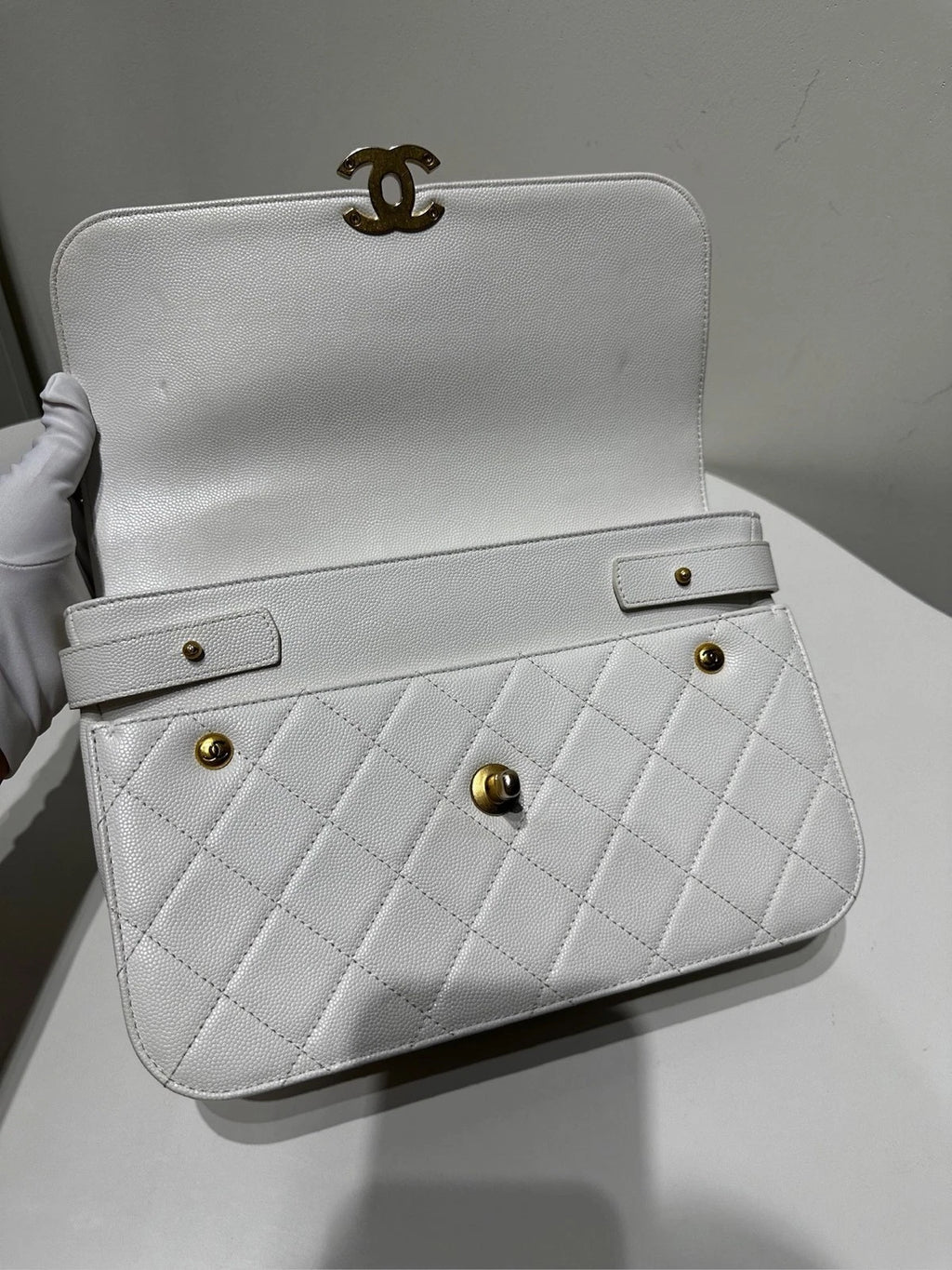 CHANEL Women White Leather Gold Hardware Messenger Bag