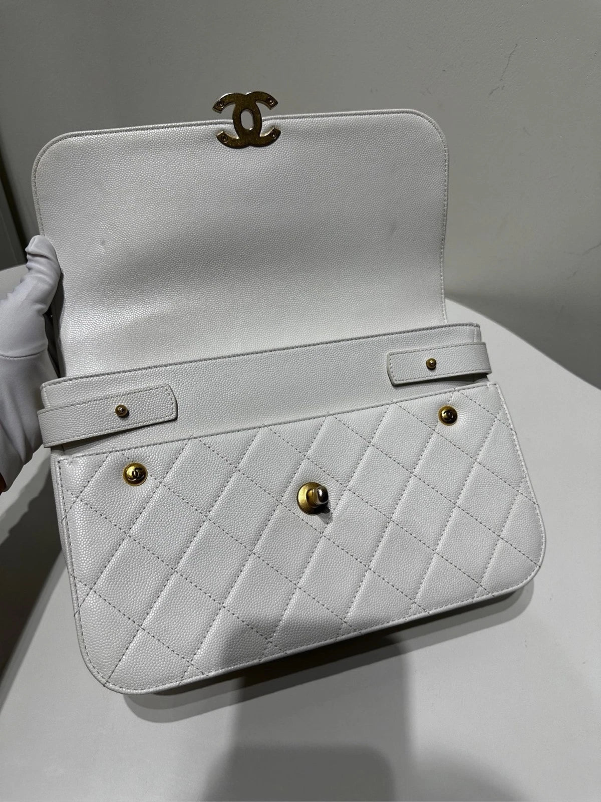 CHANEL Women White Leather Gold Hardware Messenger Bag