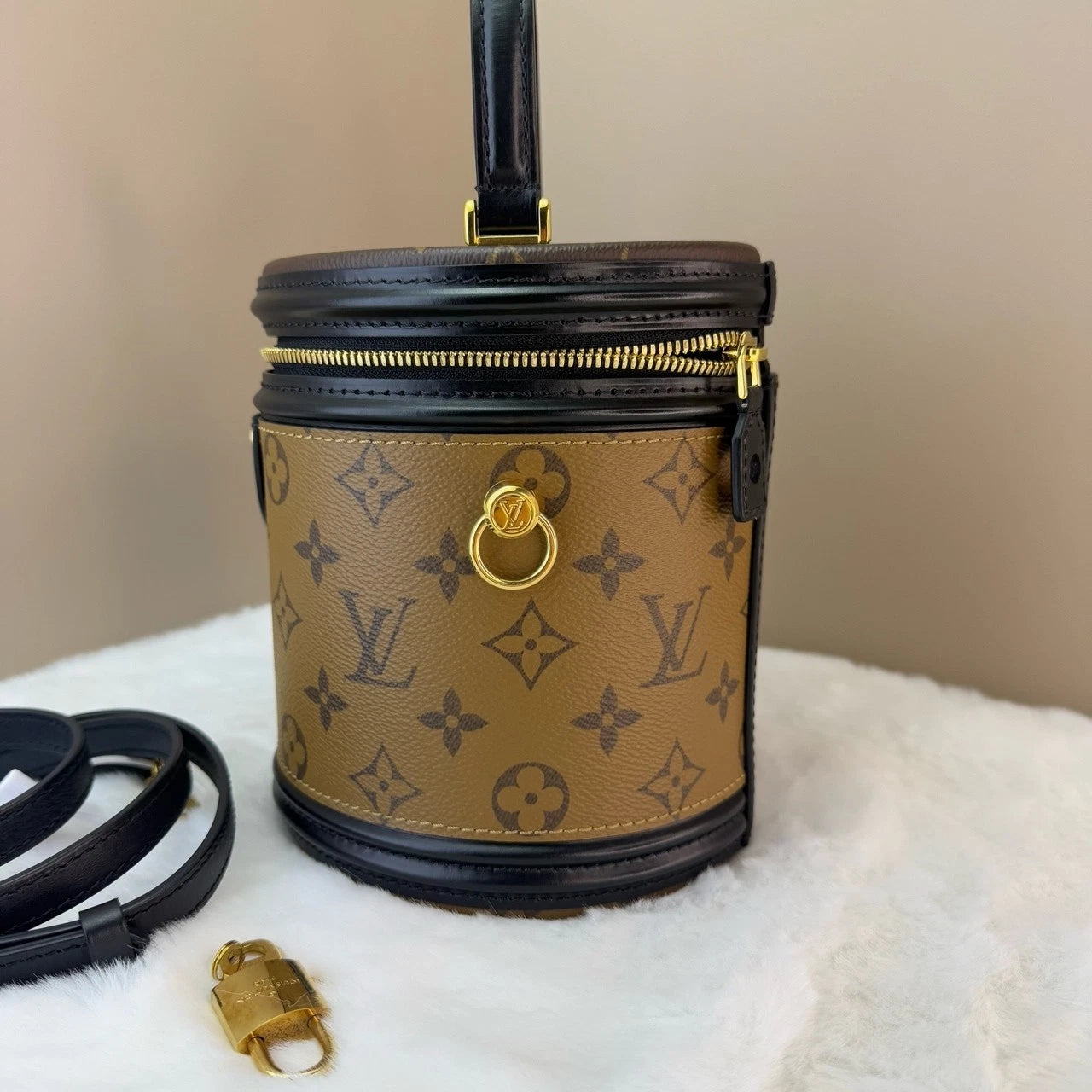 Louis Vuitton Canvas Monogram Bucket Bag For Women