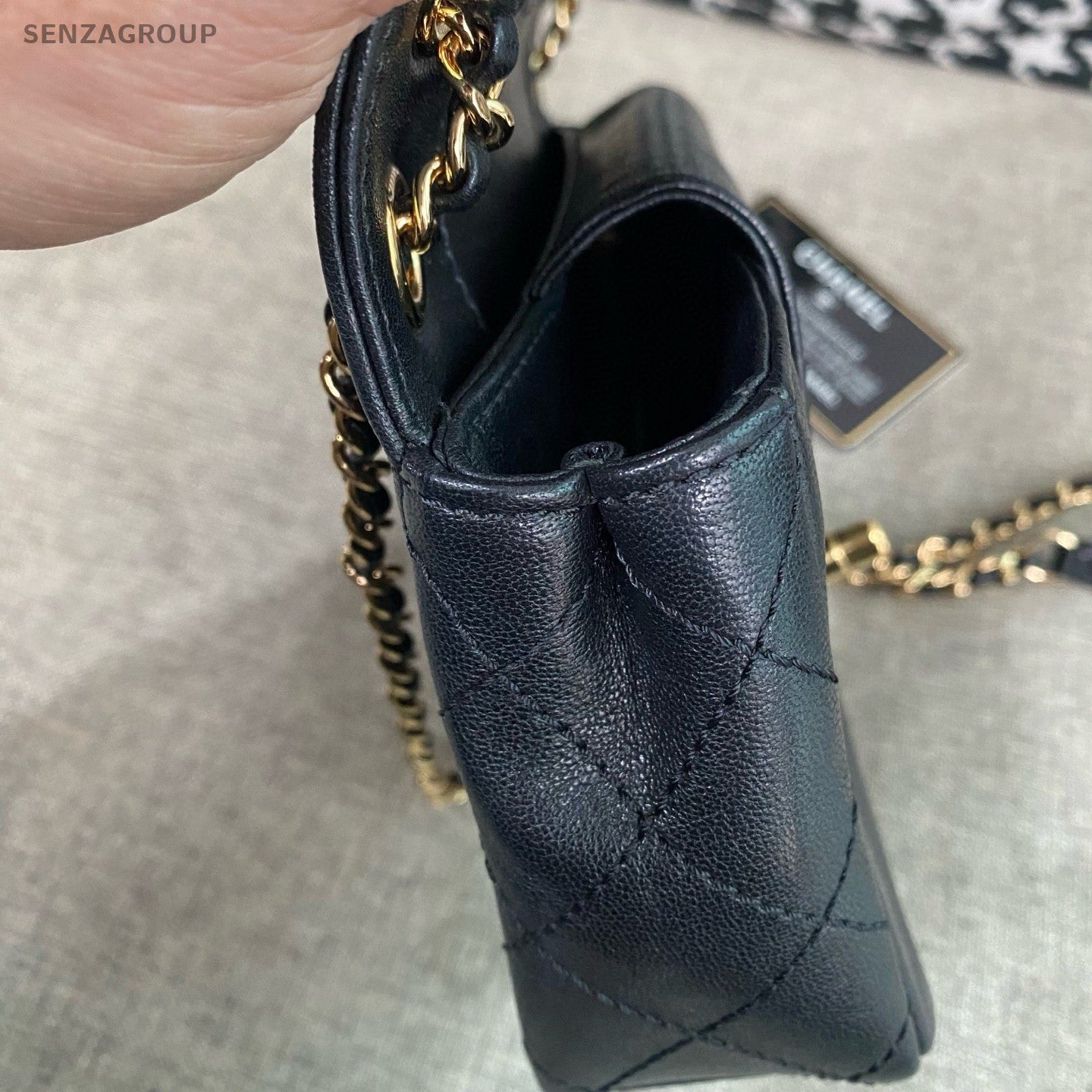 Chanel Diamond Chain Shoulder Bag Crossbody Black Gold Used Women Classic