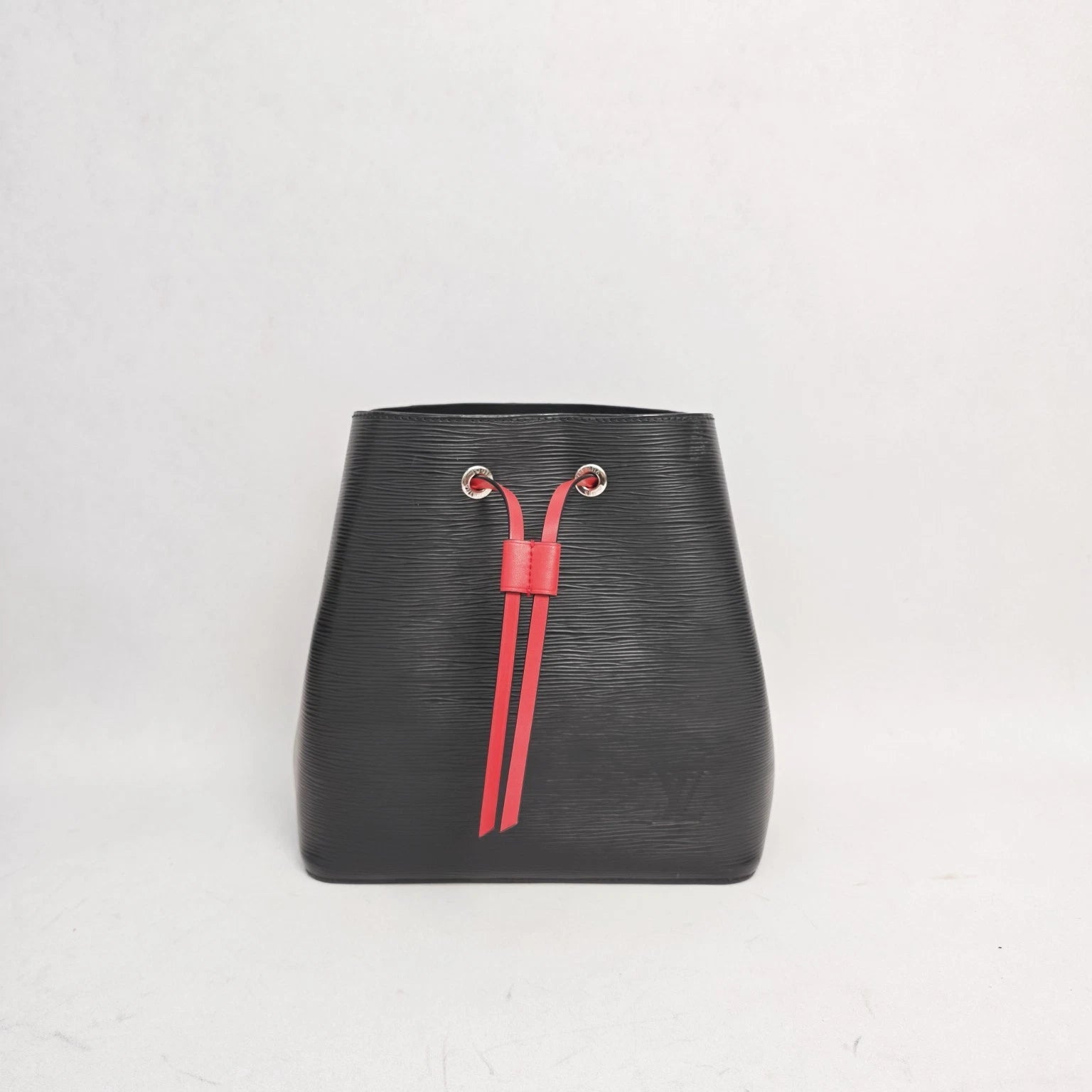 Louis Vuitton NeoNoe Epi Black Shoulder Bag Excellent