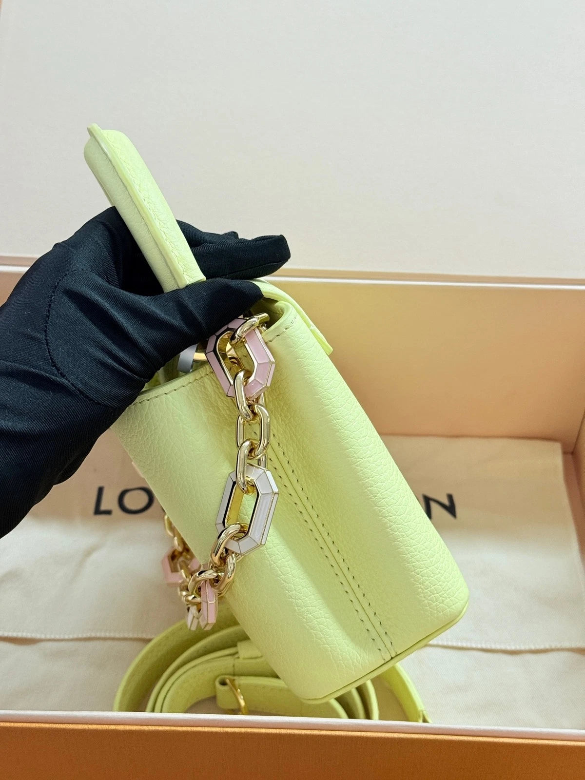 Louis Vuitton Capucines Handbag Top Handle Excellent