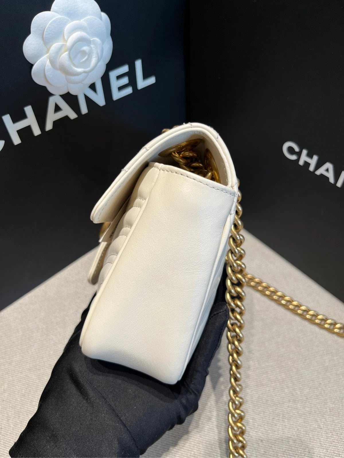 GUCCI GG Marmont 22 White Gold Leather Shoulder Crossbody Bag For Women