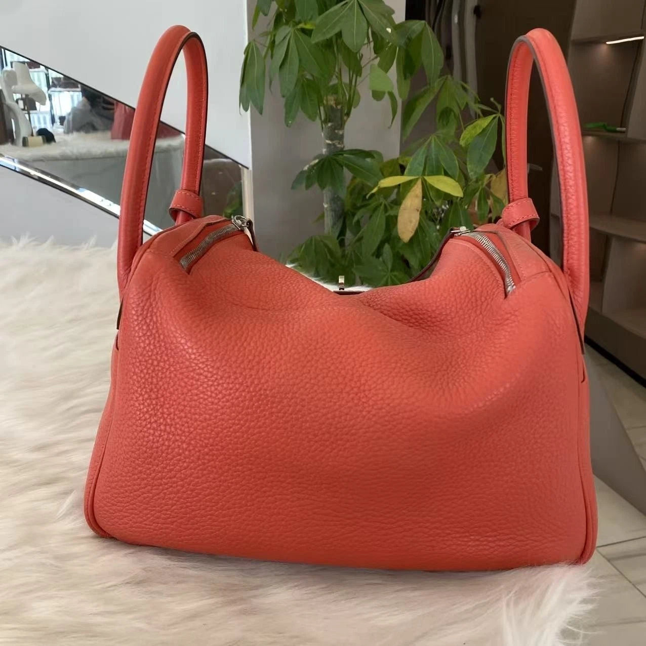 Hermès Lindy 26 Bag Red Silver Shoulder Handbag Classic Women