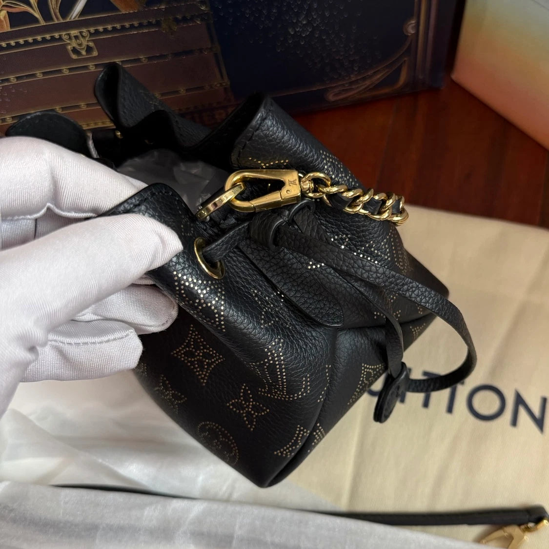 Louis Vuitton Bella Pico Mini Bucket Chain Shoulder Bag Crossbody Classic Women