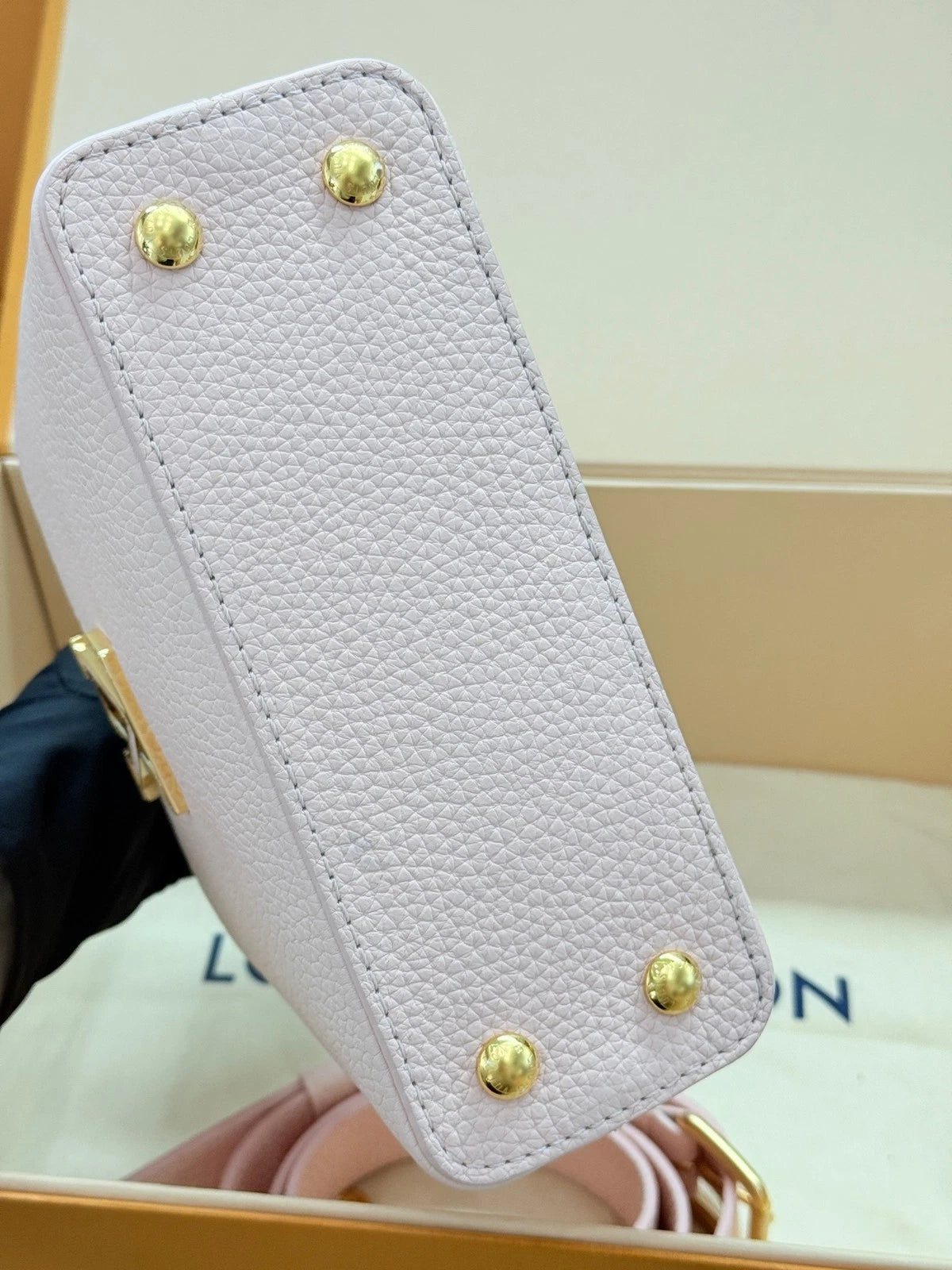Louis Vuitton Capucines Pink Crossbody Handbag Excellent