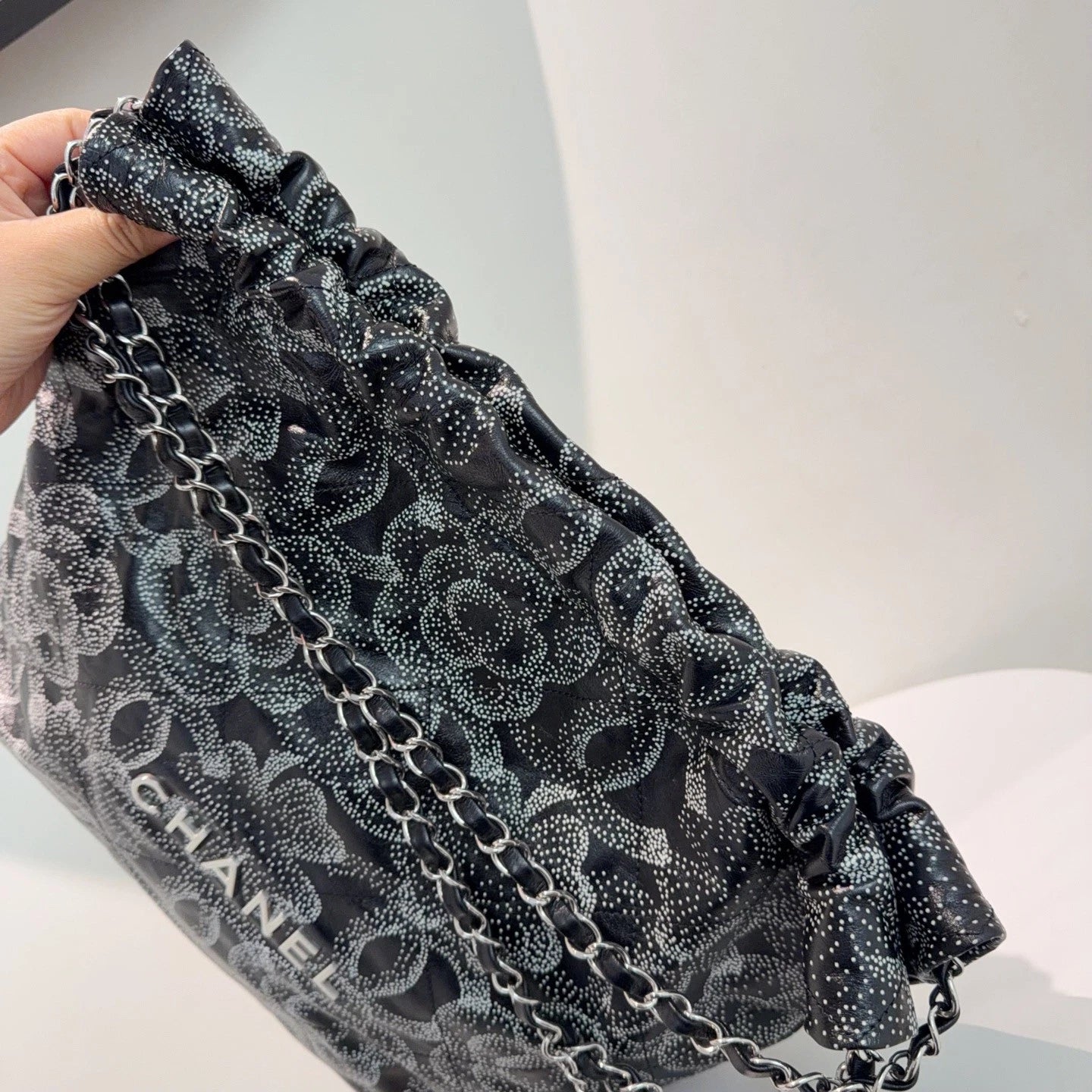 Chanel Fall Winter Series 22 Bag Medium Size Tote Bag Shoulder Bag Black