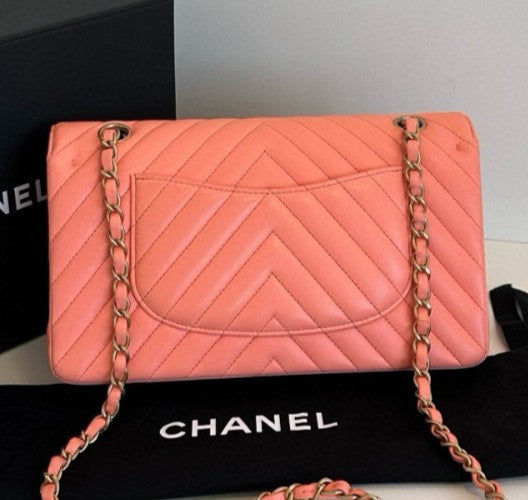 Chanel Classic Flap MM Chain Shoulder Bag Crossbody Pink Gold Chevron Fashion