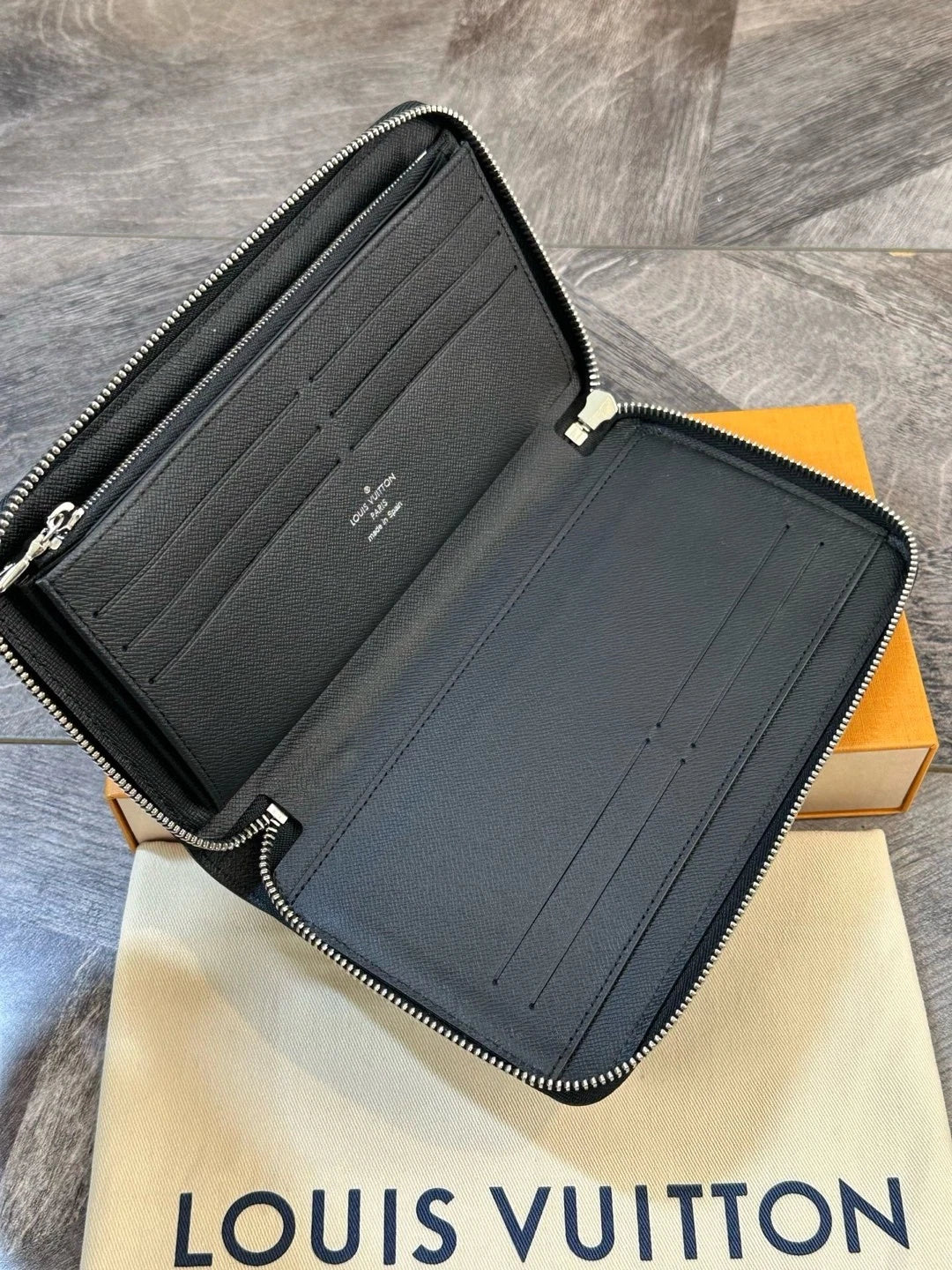Louis Vuitton Zippy Black Epi Canvas Long Zip Wallet Clutch For Women