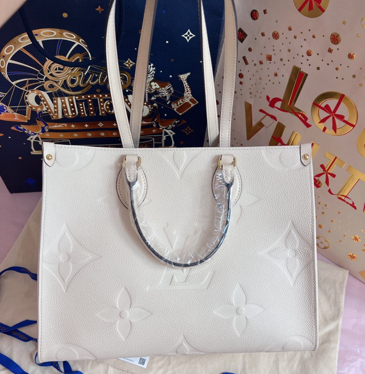 Louis Vuitton Onthego MM Monogram Tote Top Handle Bag Shoulder Bag White Women