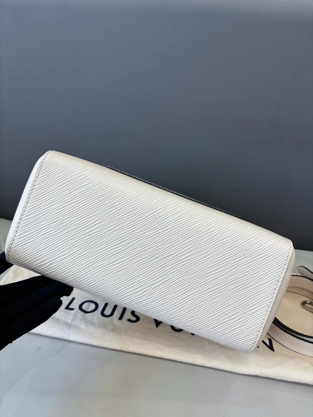 Louis Vuitton Marelle Epi White Silver Crossbody Top Handle Excellent