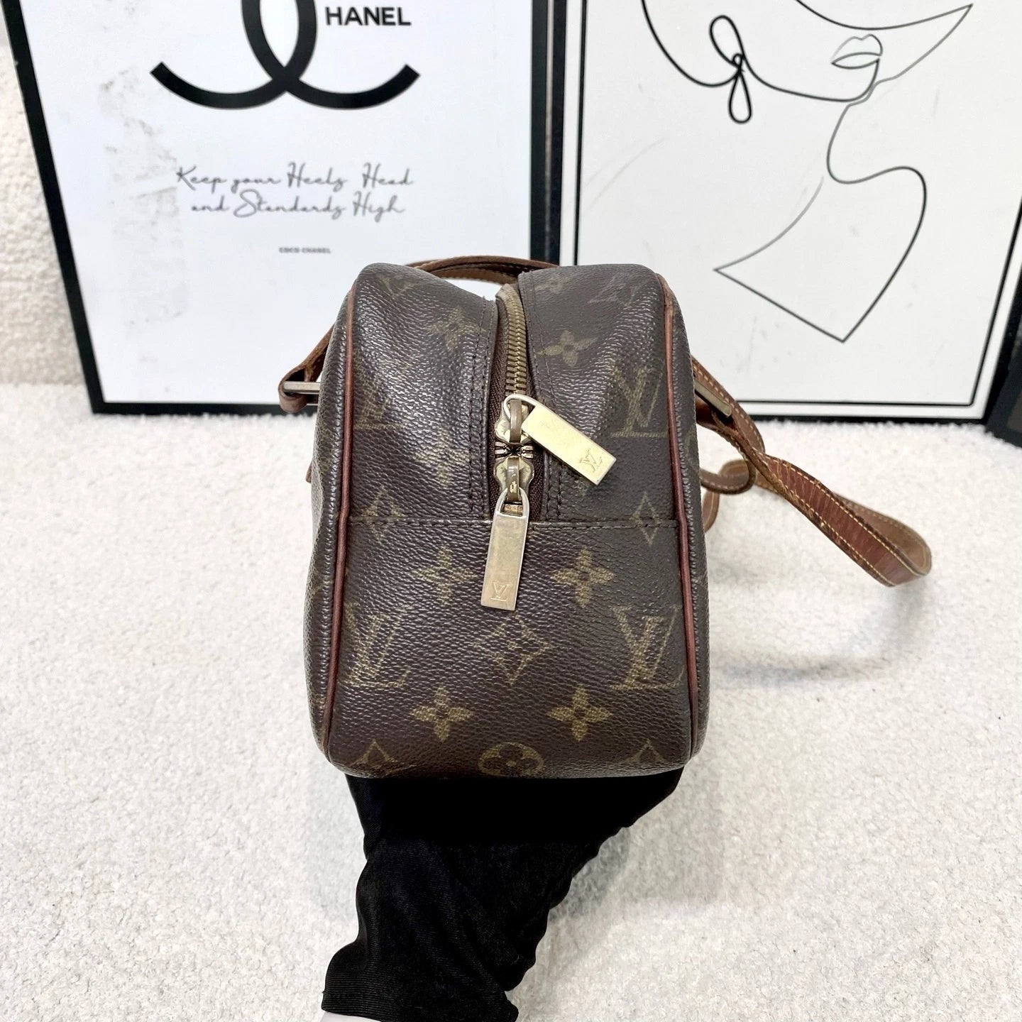Louis Vuitton Vintage Monogram Canvas Handbag For Women