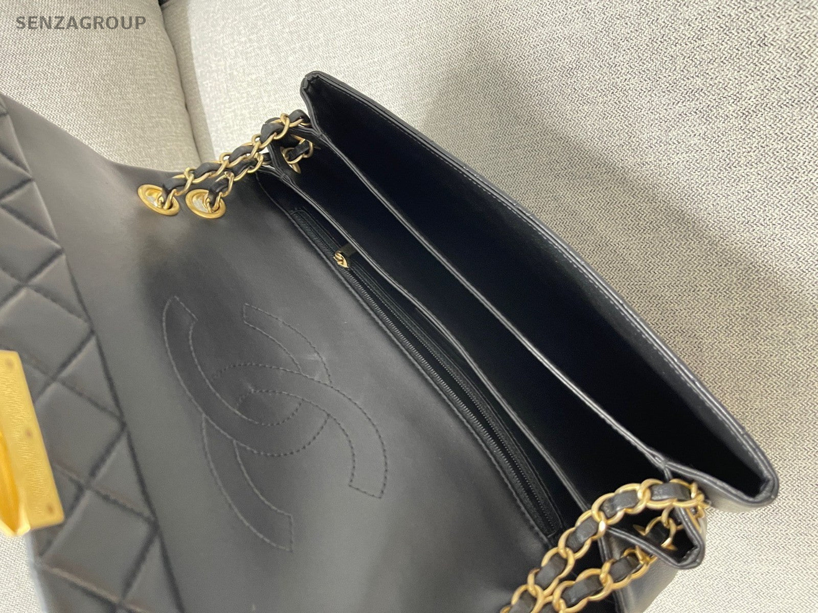CHANEL Calfskin Diamond Pattern Chain Shoulder bag Black Gold Women