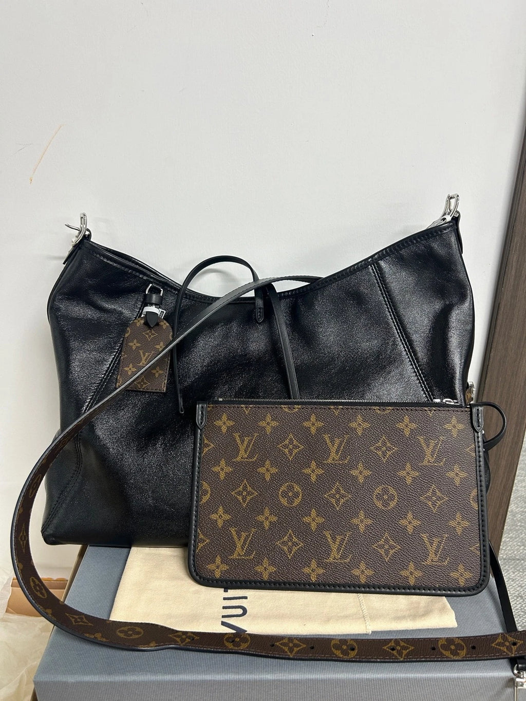 Louis Vuitton Carryall Lambskin Shoulder Bag Crossbody Excellent