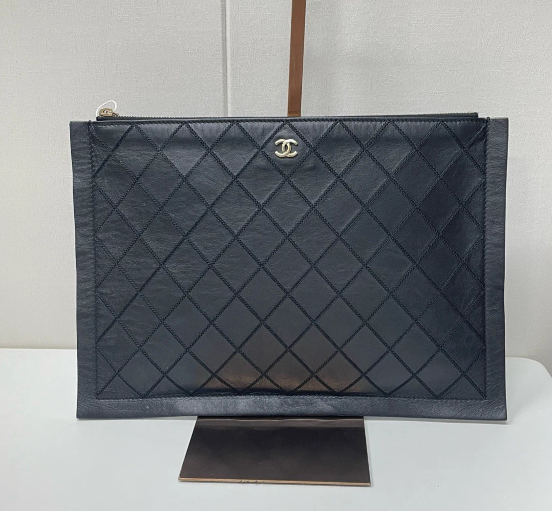 Chanel Diamond Zip Clutch Black Women Bag Classic