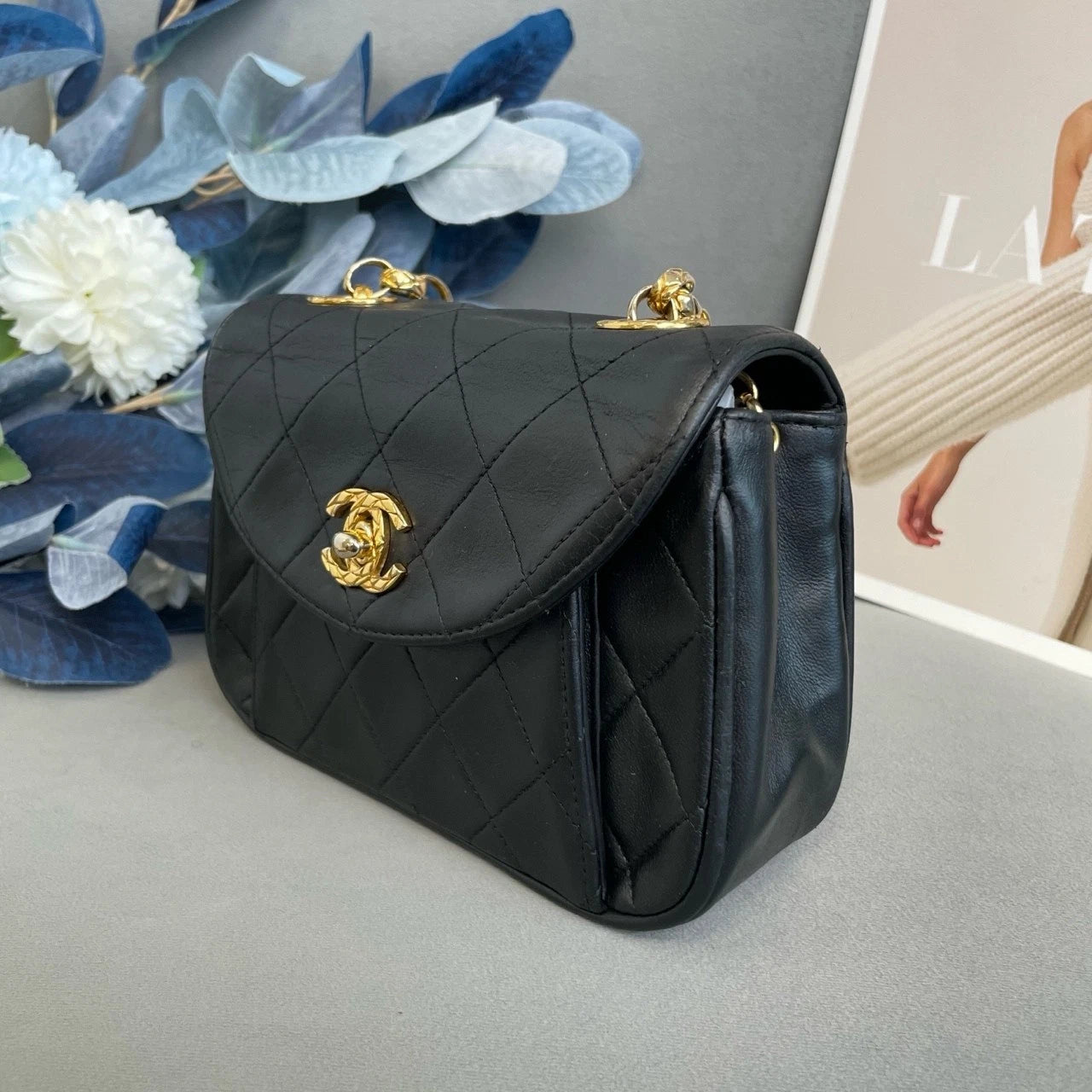 CHANEL Carved CC Flap Postman Shoulder Bag For Women