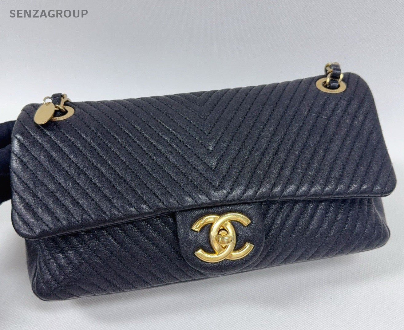 Chanel Classic Flap Chain Shoulder Bag Crossbody Black Gold Women Fashion