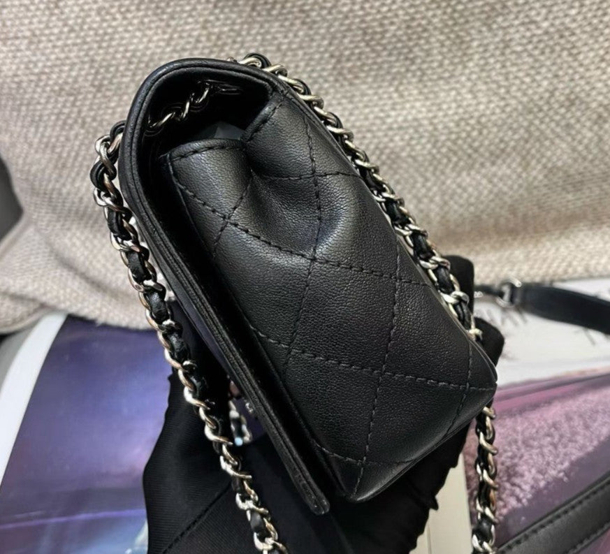 Chanel Classic Flap Lambskin Chain Shoulder Bag Black Silver Used Women Fashion