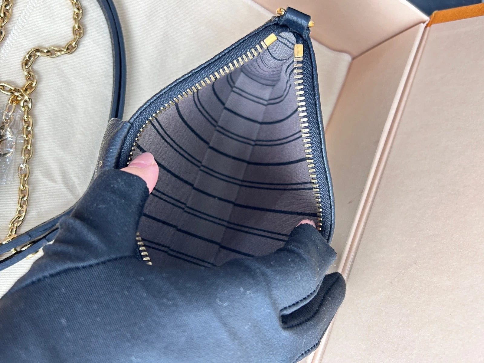 Louis Vuitton Black Calfskin Easy Pouch Shoulder Bag For Women
