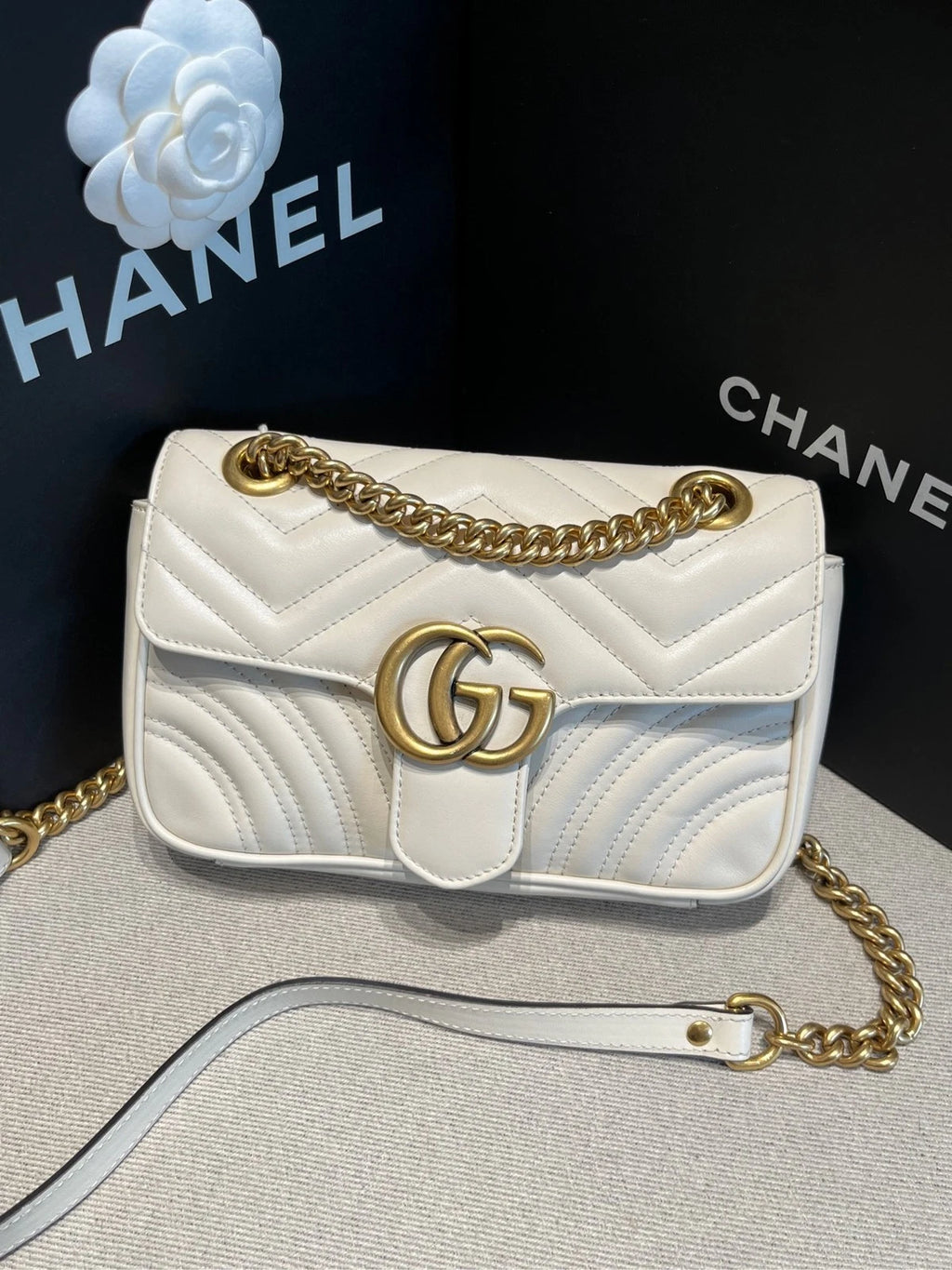 GUCCI GG Marmont 22 White Gold Leather Shoulder Crossbody Bag For Women