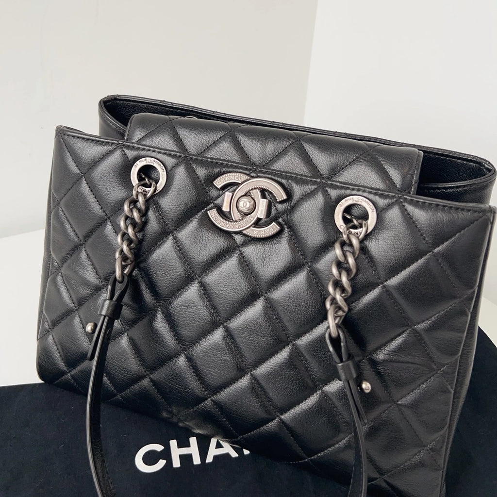 Excellent Chanel Diamond Black Tote Silver Hardware Chain Shoulder Bag
