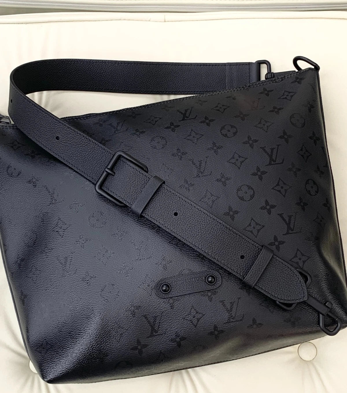 Louis Vuitton Vagabond Hobo Monogram So Black Shoulder Bag Crossbody Unisex S