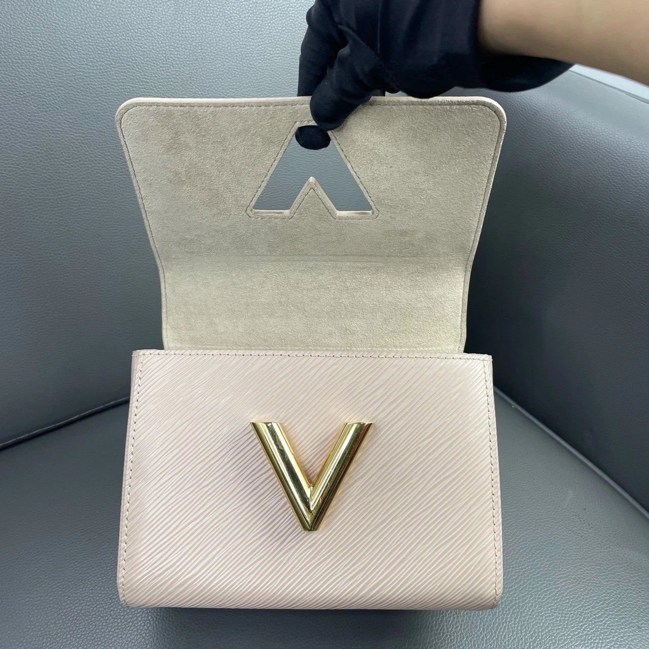 Louis Vuitton Pink Epi Leather Twist Handbag Shoulder Crossbody For Women