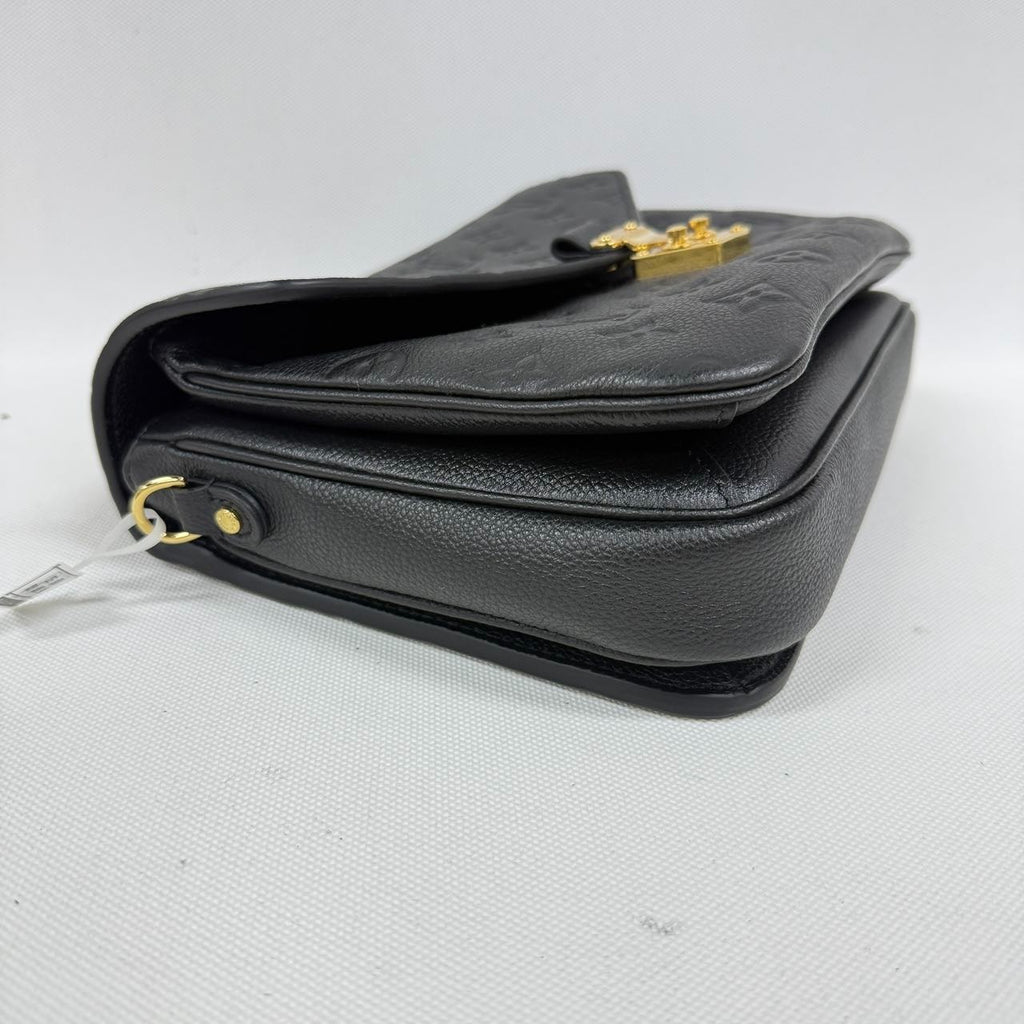 SJ0001 LV metis black leather