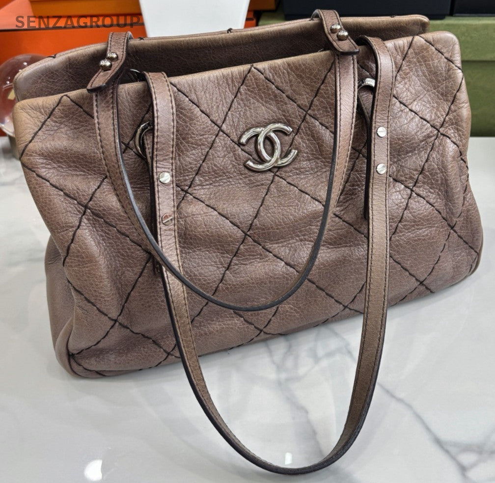 CHANEL Leather single-shoulder bag tote Brown