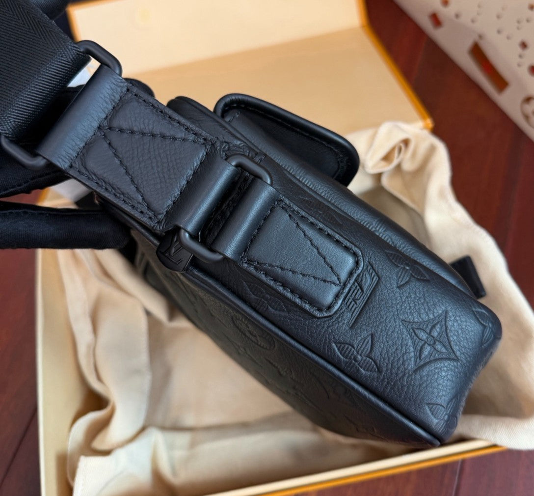 Louis Vuitton Monogram Getaway Crossbody Black Unisex Adults Classic