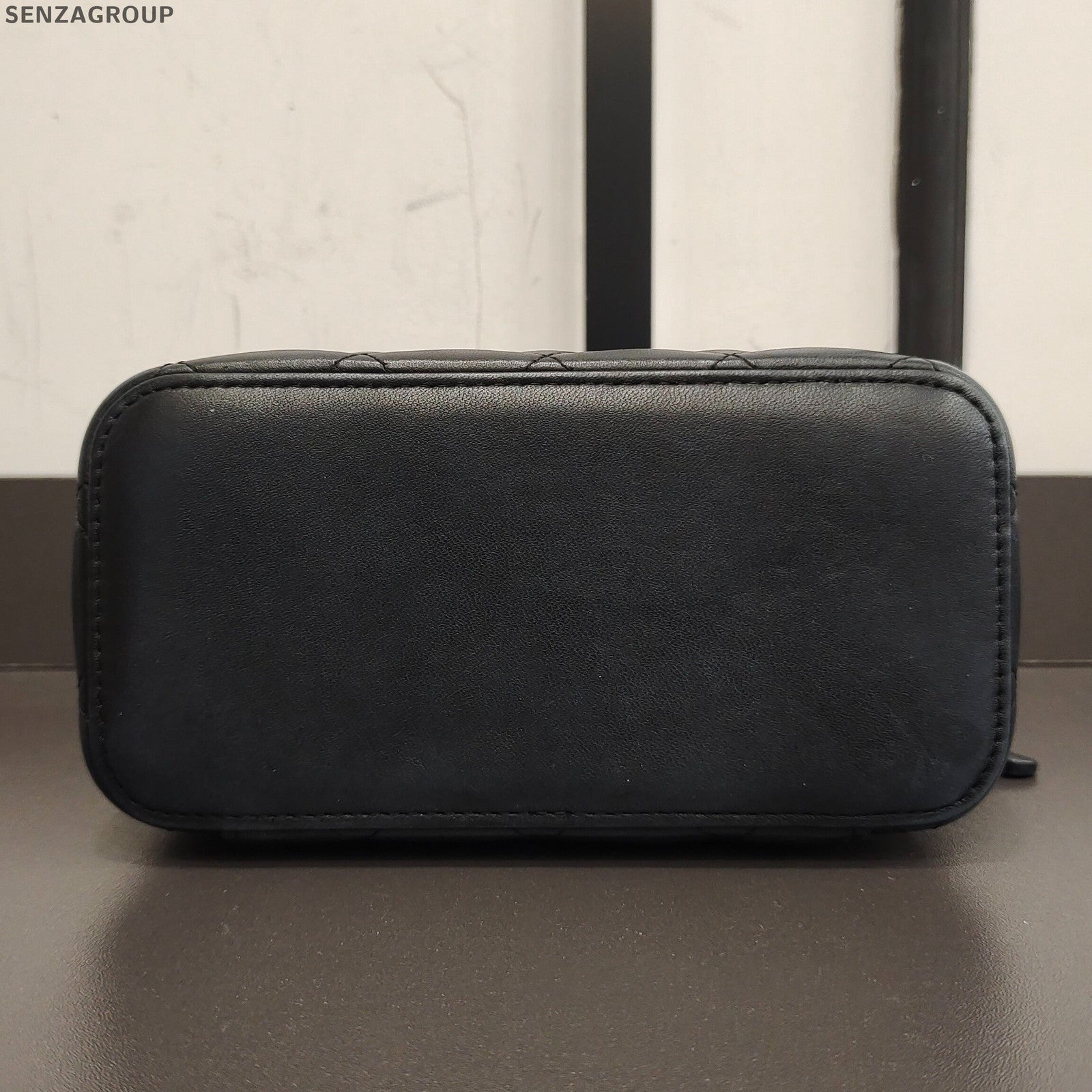 Chanel Classic Black Gold Quilted Vanity Case Chain Crossbody Shoulder Bag