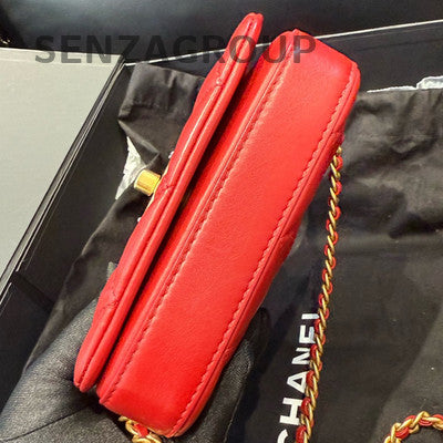 Chanel Quilted Chain Shoulder Crossbody Bag Red Gold Hardware Classic