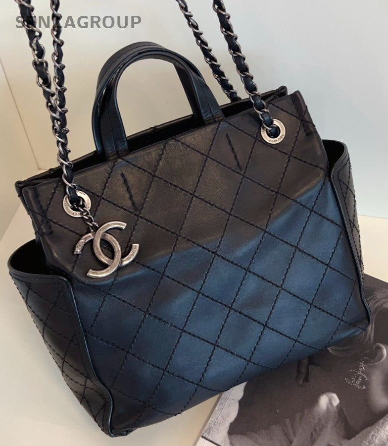 CHANEL Classic Top Handle Diamond pattern Chain Shoulder bag