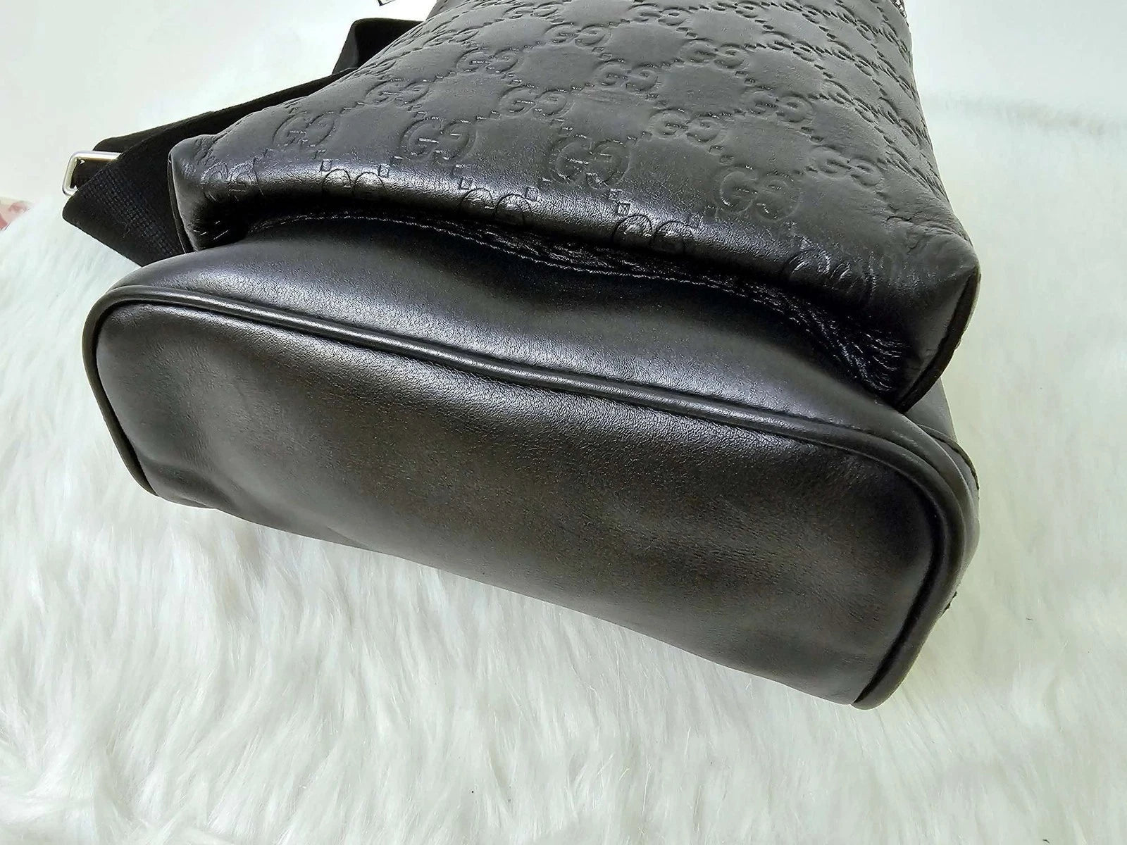 GUCCI Black Embossed Leather Crossbody Chest Bag For Women