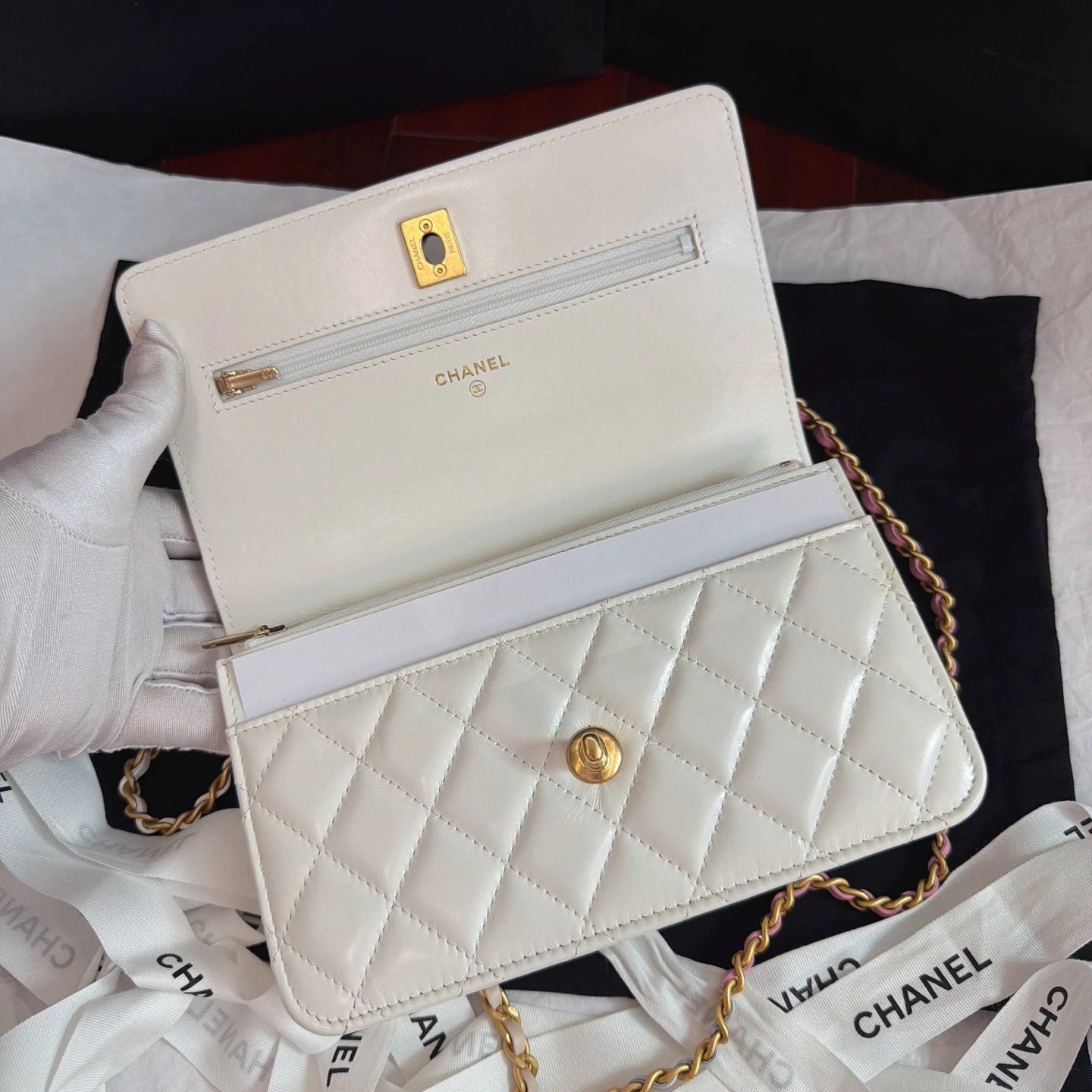 New Chanel WOC Rainbow Chain White Diamond Handbag Crossbody Chip Version
