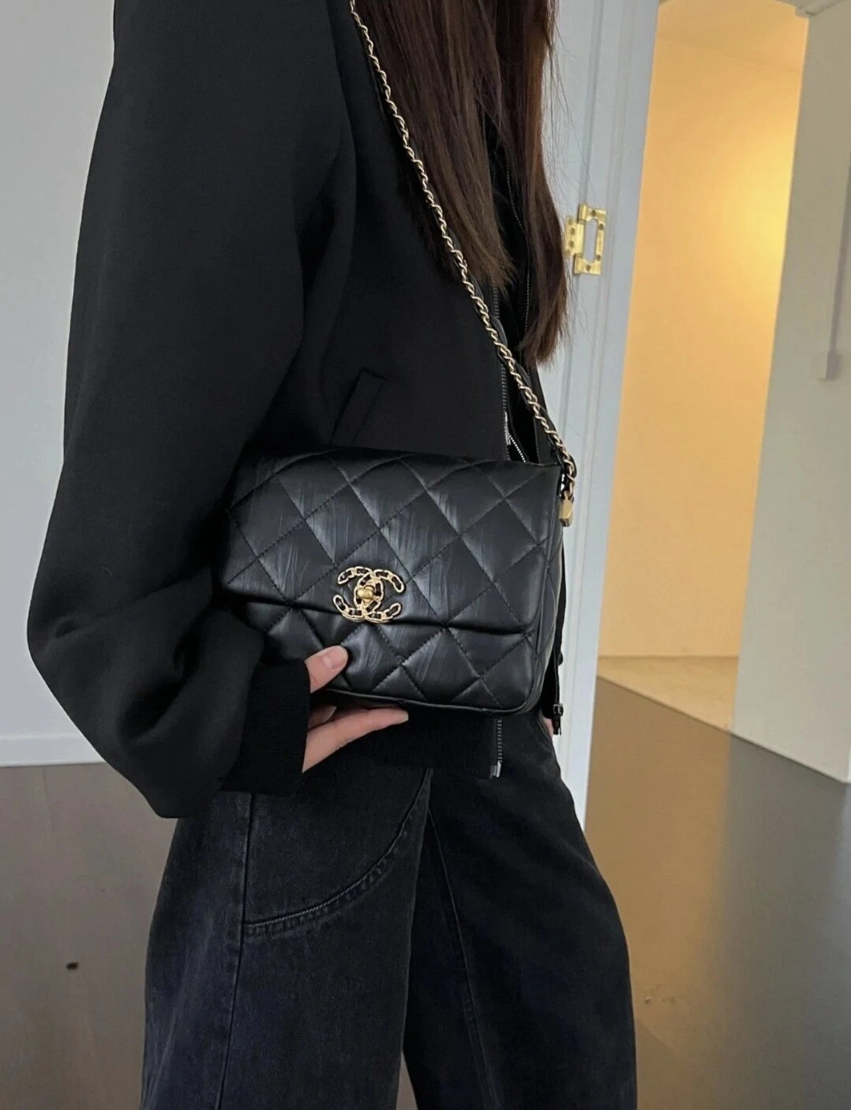 CHANEL 19Bag Black Gold Wrinkled Calfskin Shoulder Bag For Women