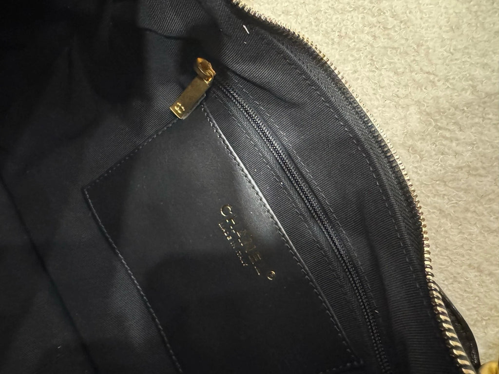 CHANEL Black Lambskin Hobo Shoulder Bag for Women