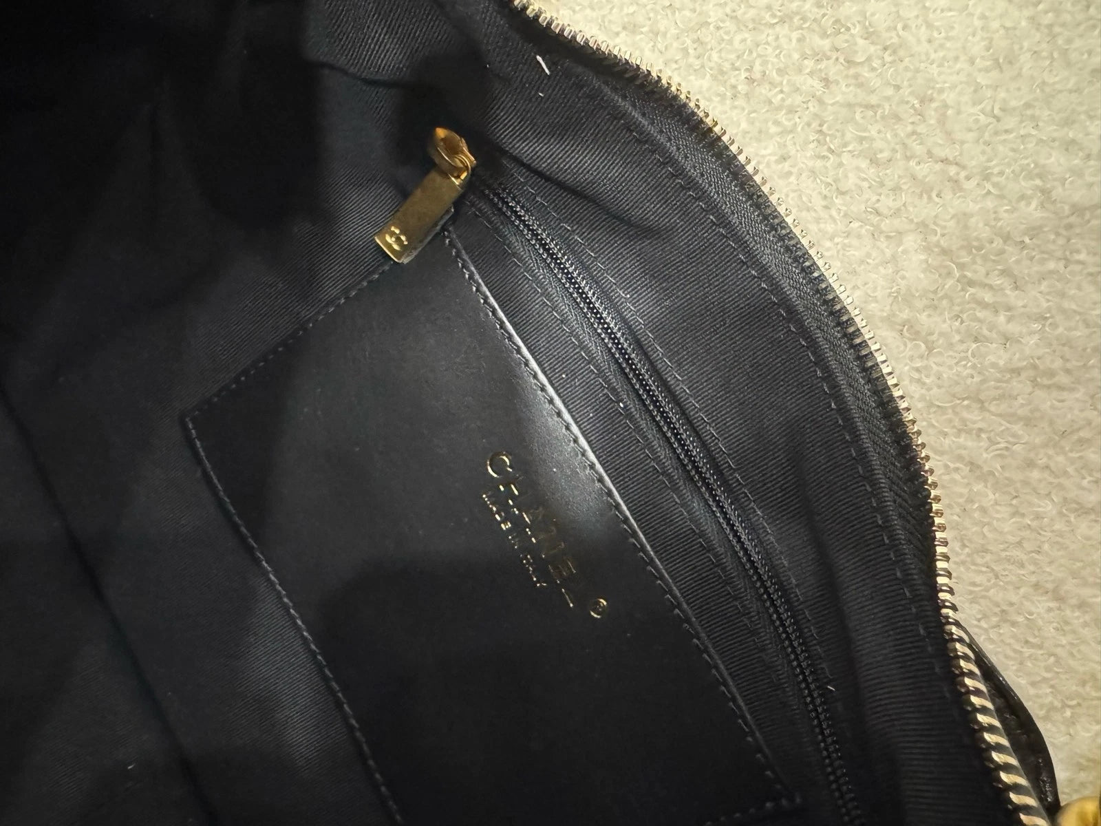 CHANEL Black Lambskin Hobo Shoulder Bag for Women