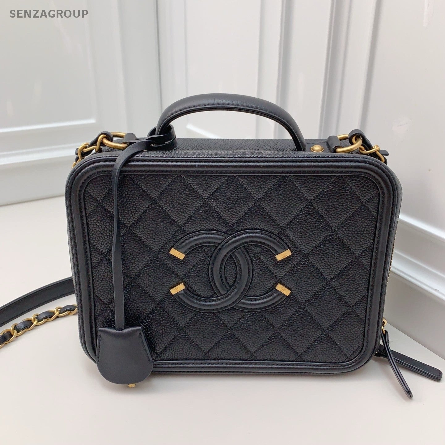 Chanel Chain Diamond Pattern Shoulder Bag Crossbody Black Gold Women Classic