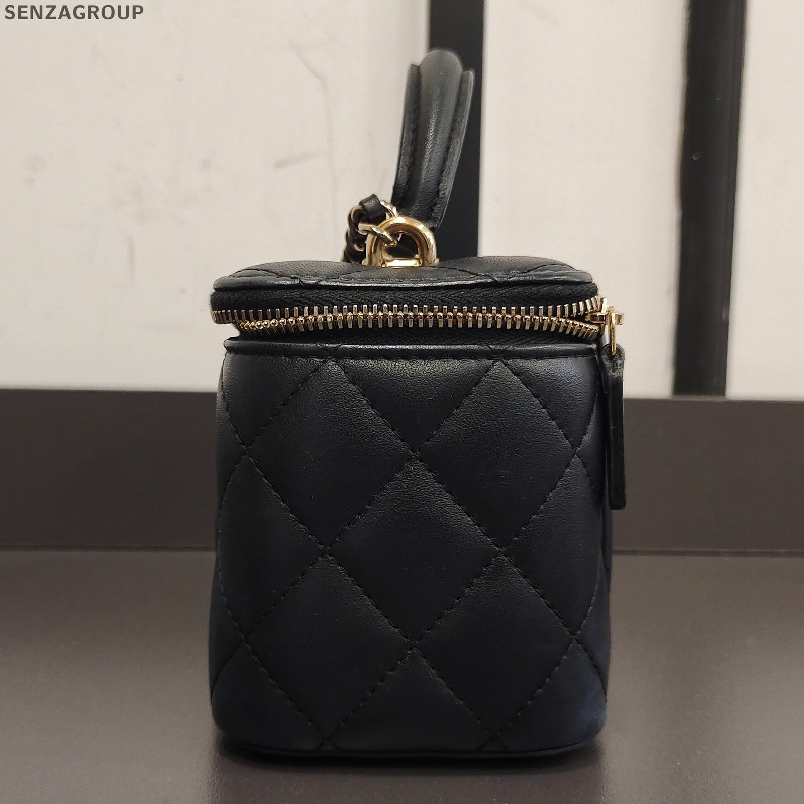 Chanel Classic Black Gold Quilted Vanity Case Chain Crossbody Shoulder Bag