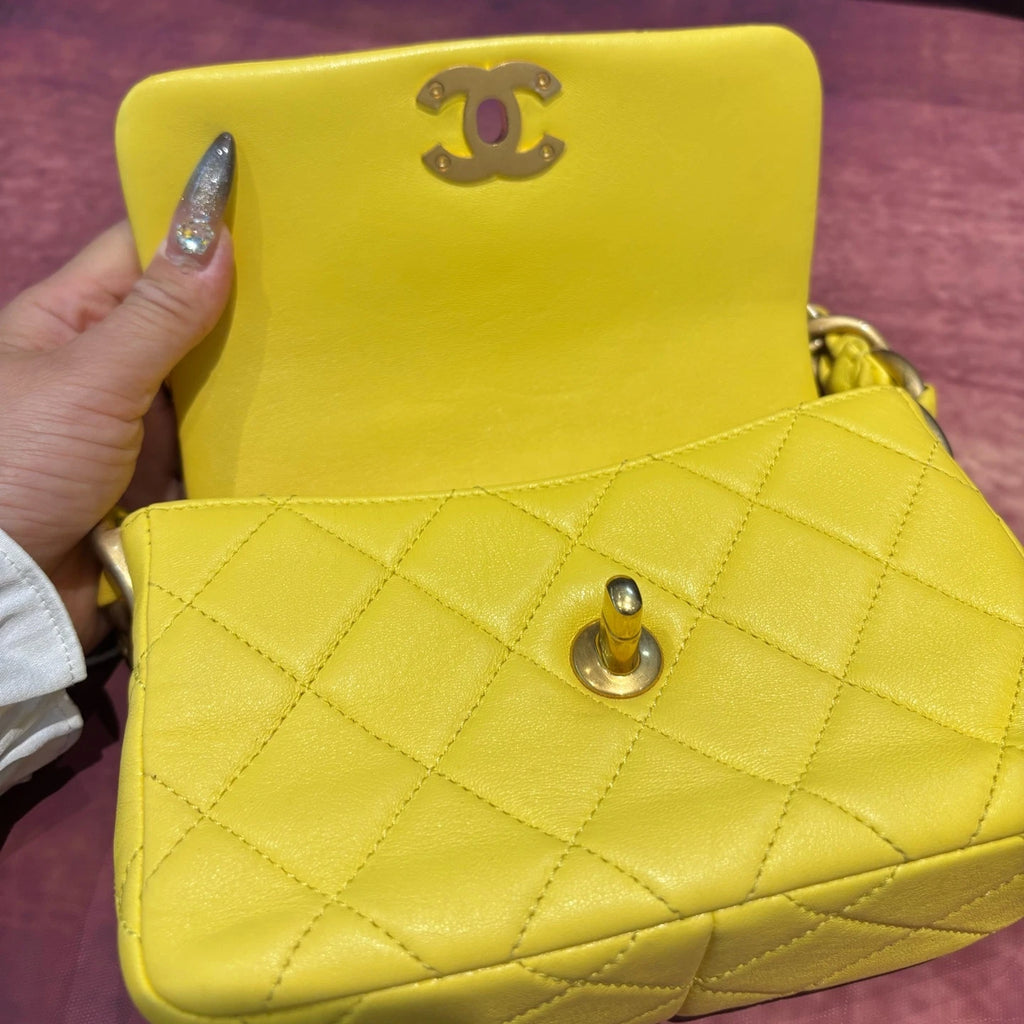 CHANEL Gold Quilted Leather Shoulder Underarm Bag For Women