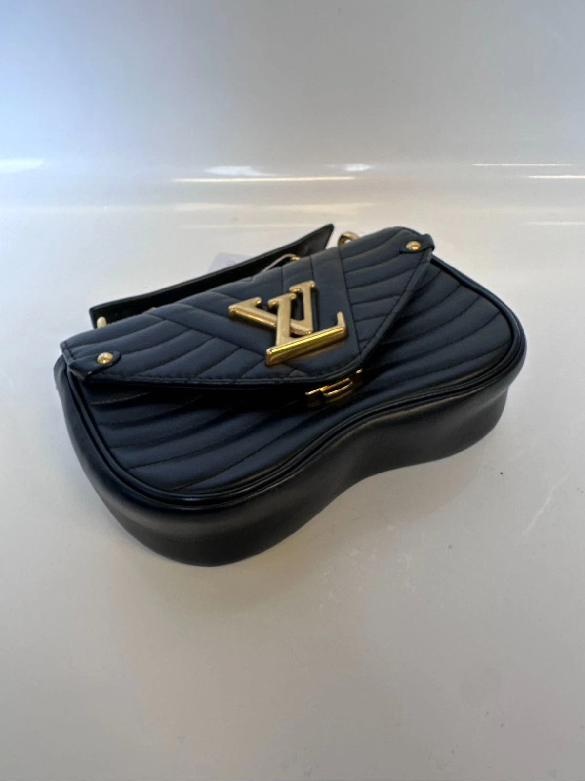 SJ0001 LV New Wave Chain Bag PM
