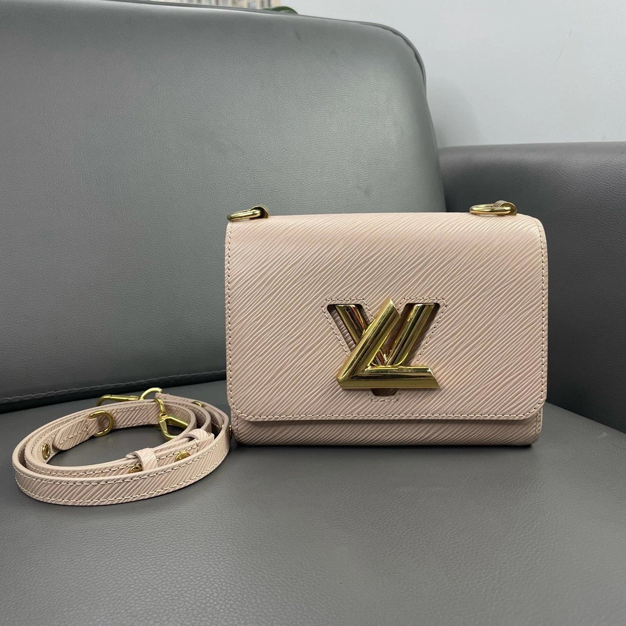 Louis Vuitton Pink Epi Leather Twist Handbag Shoulder Crossbody For Women