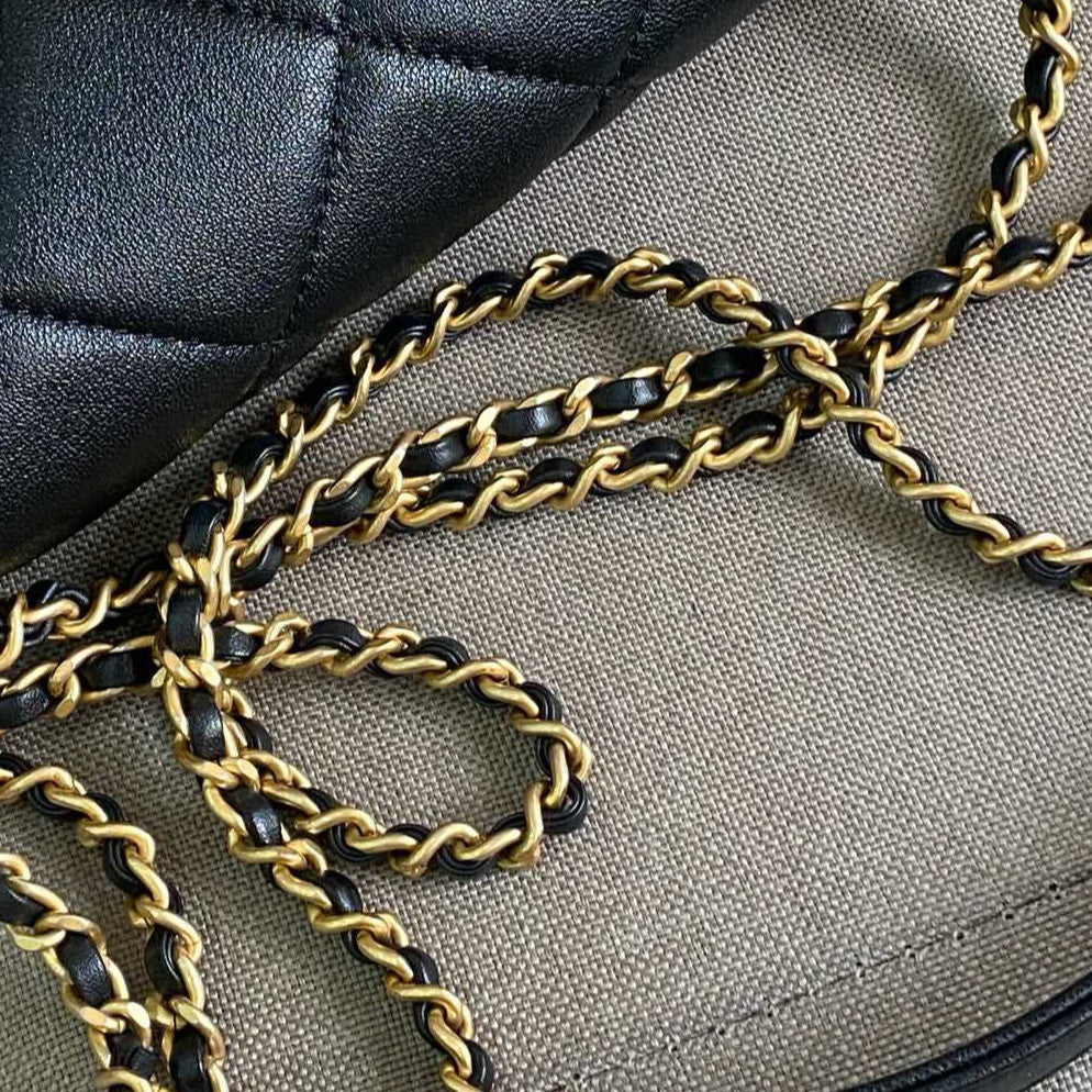 Chanel 24B Quilted Chain Shoulder Crossbody Bag Black Gold Classic