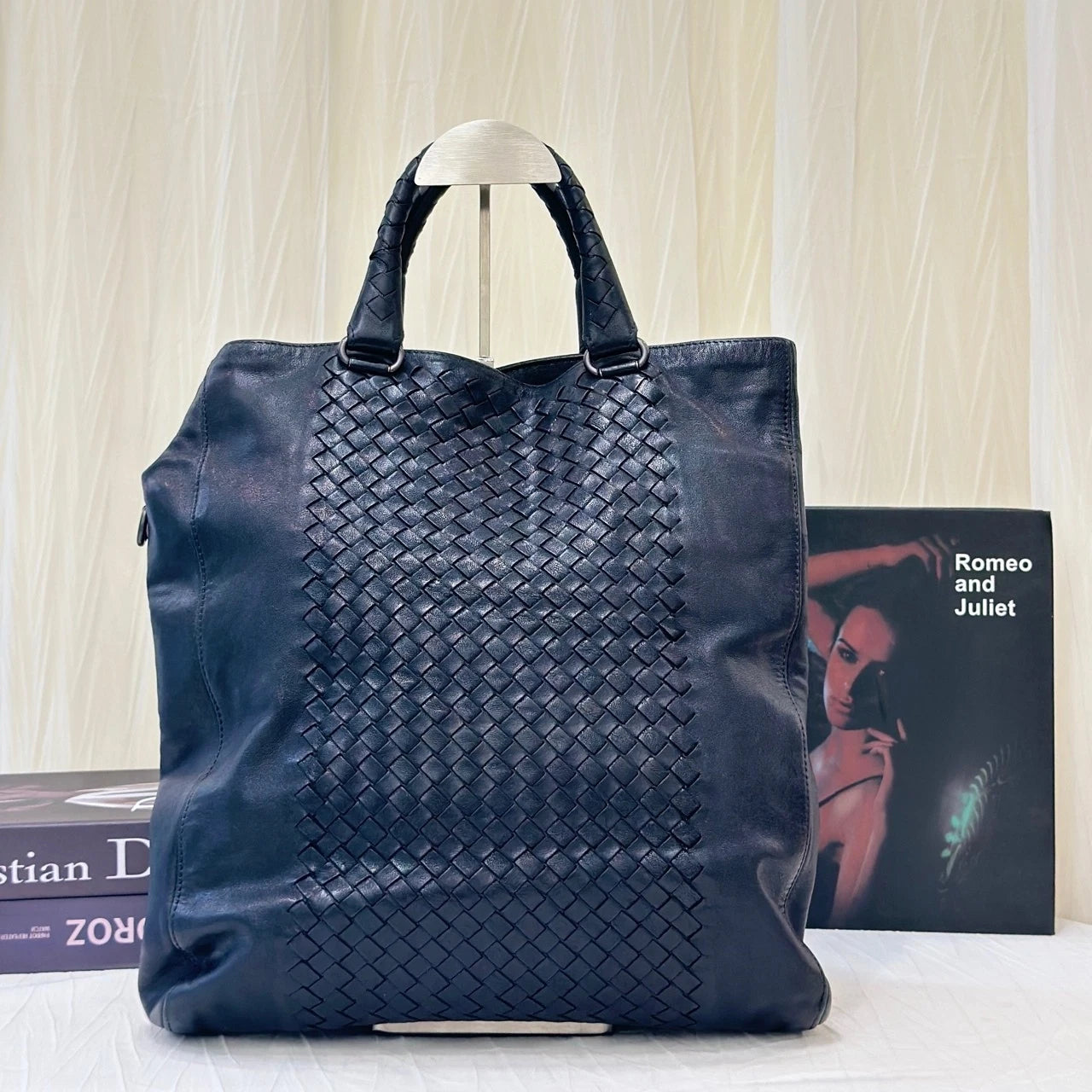 Bottega Veneta Woven Lambskin Handbag For Unisex Adults