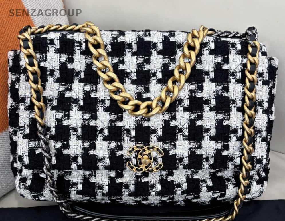 Chanel Houndstooth Maxi 19 Chain Shoulder Bag Black White Used Women Classic