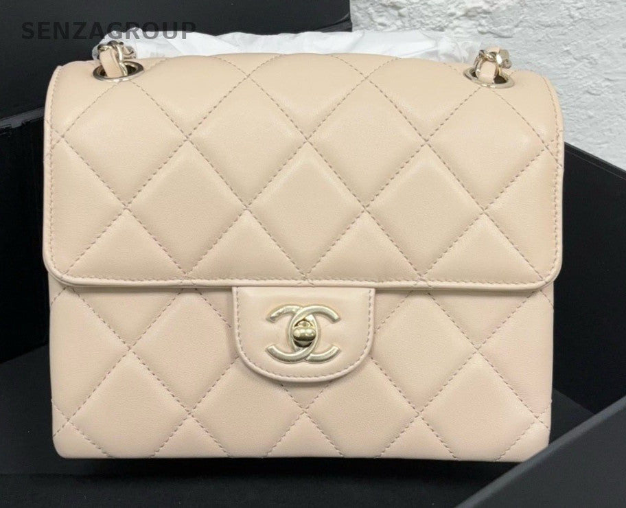 Chanel Diamond Calfskin Chain Shoulder Bag Crossbody Beige Gold Women Classic