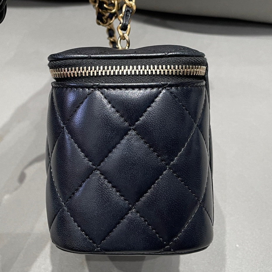 Chanel Quilted Chain Shoulder Crossbody Vanity Case Black Gold