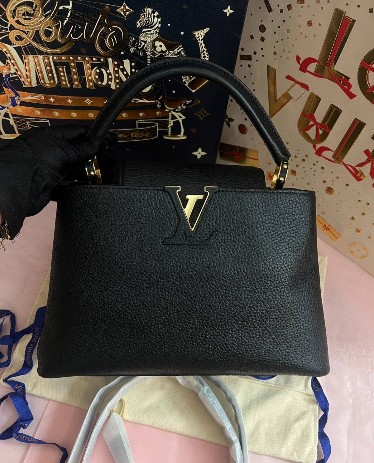 Louis Vuitton Capucines MM Top Handle 2Way Shoulder Handbag Black Gold Women