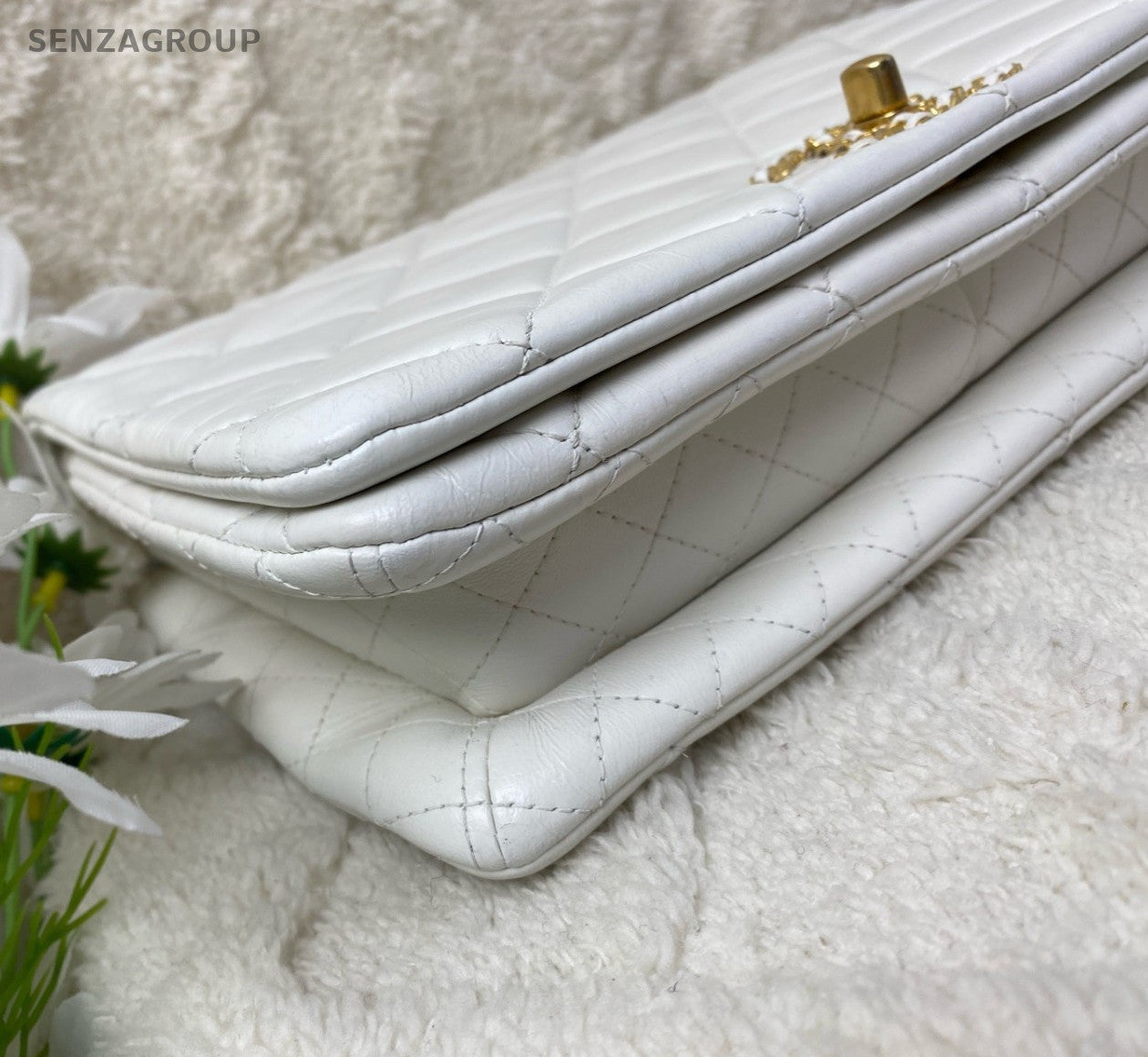 Chanel Diamond Chain Shoulder Bag White Gold Used Women Classic Fashion